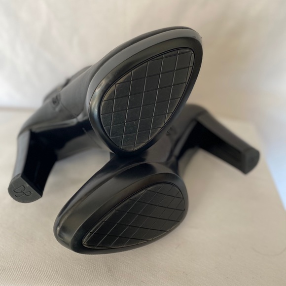 Donald Pliner Bootie - Picture 4 of 4